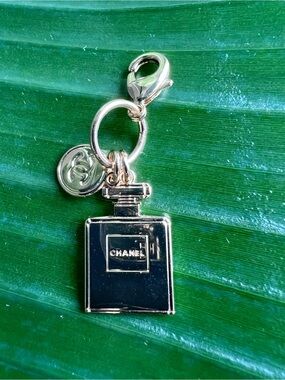 CHANEL No5 Gold Tone Perfume Bottle Charm With CC Logo Disc